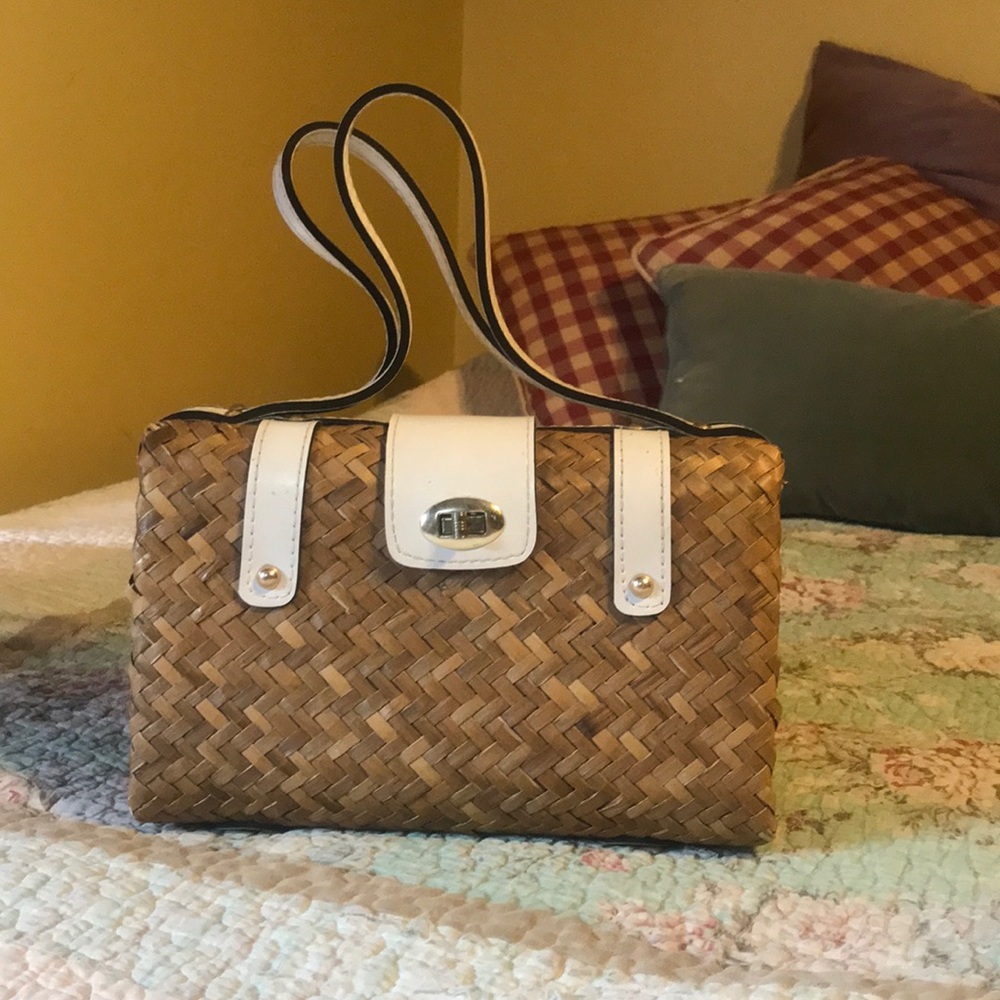 Classy straw and pleather purse